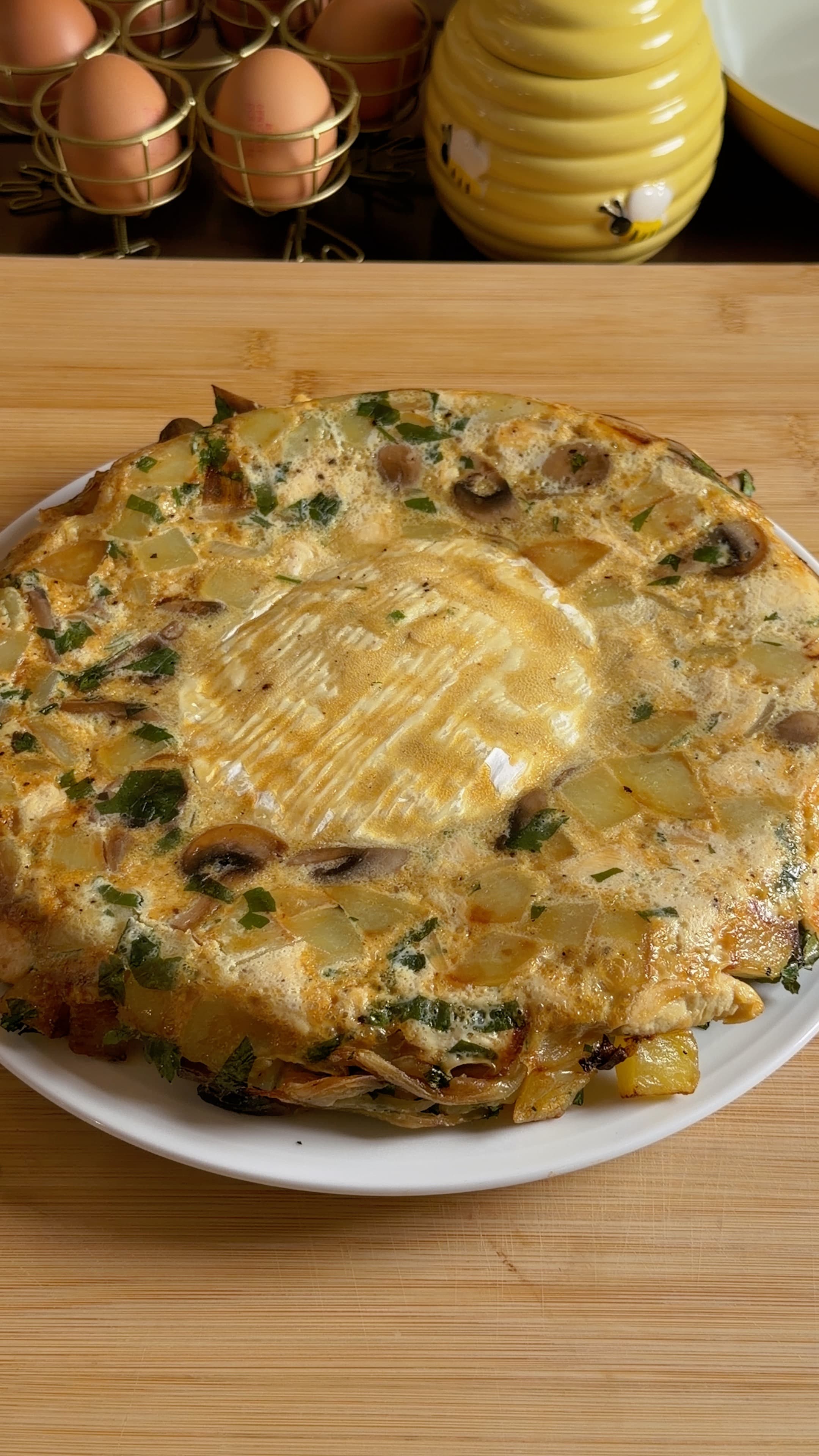 Camembert-Stuffed Chicken & Potato Bake 🧀