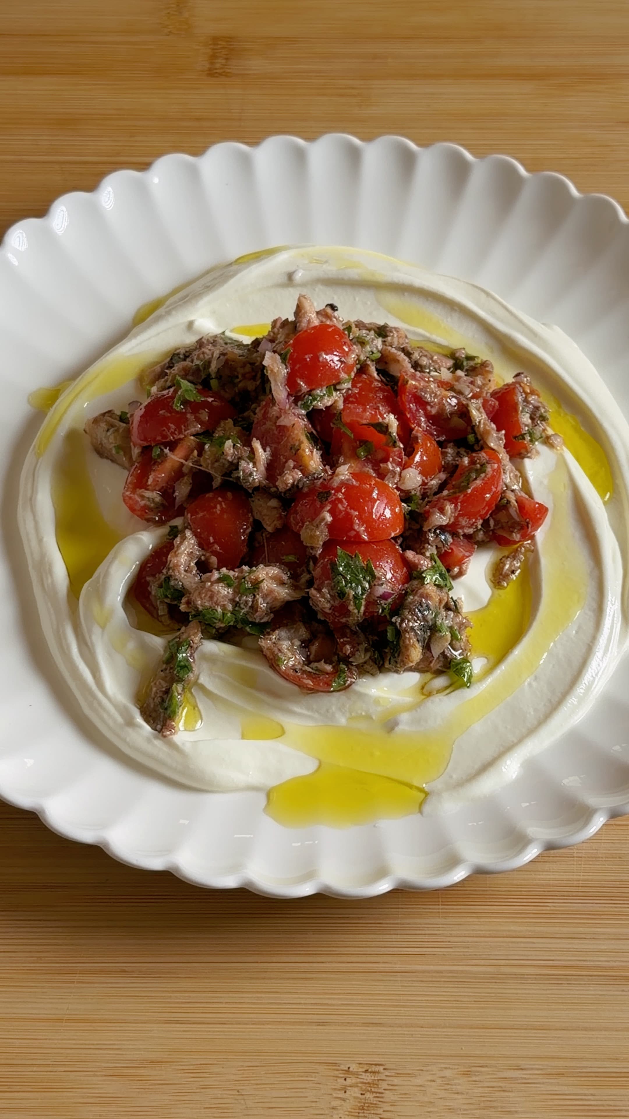 Whipped Ricotta with Sardine & Tomato Salad 🐟